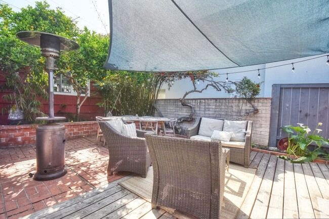 Building Photo - Beautiful 3 BD, 2 BA Home in Bird Rock fea...