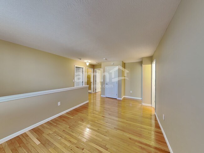 Building Photo - 447 Hartford Ct