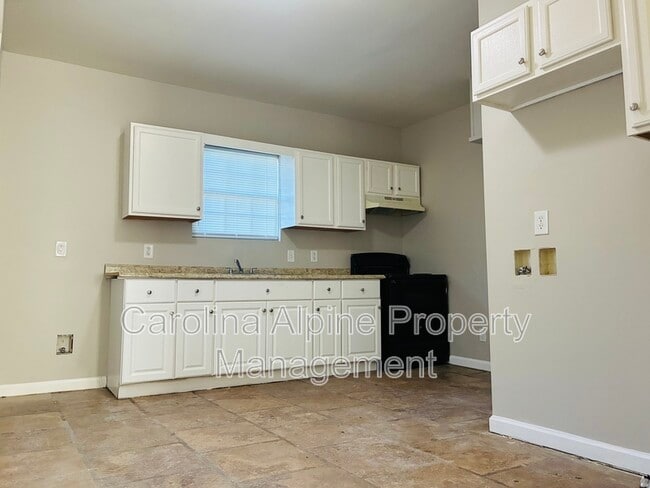 Building Photo - 110 N Webb St