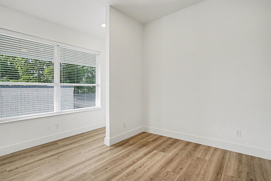 Building Photo - 2217 N Fitzhugh Ave