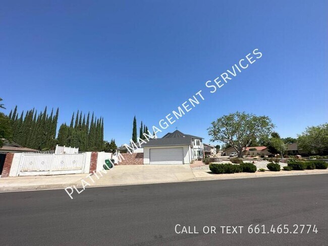 Building Photo - 404 Fairway Dr