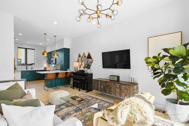 Building Photo - 3301 Spencer St