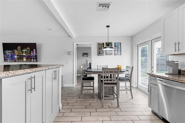 Building Photo - 6660 Custer St