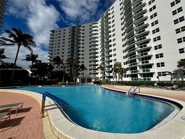 Building Photo - 3001 S Ocean Dr