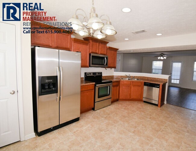 Building Photo - Beautiful Smyrna townhome less than 1 mile...