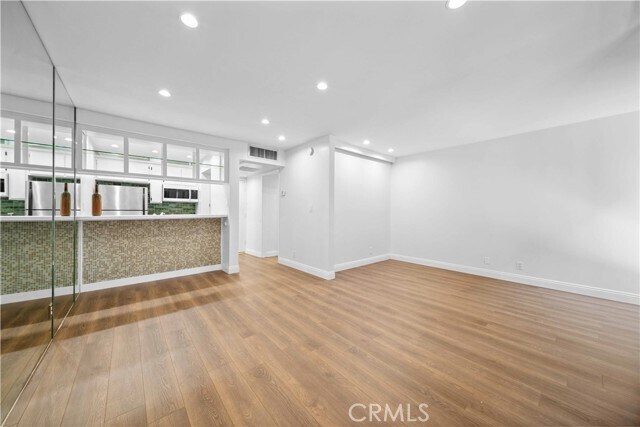 Building Photo - 950 Kings Rd