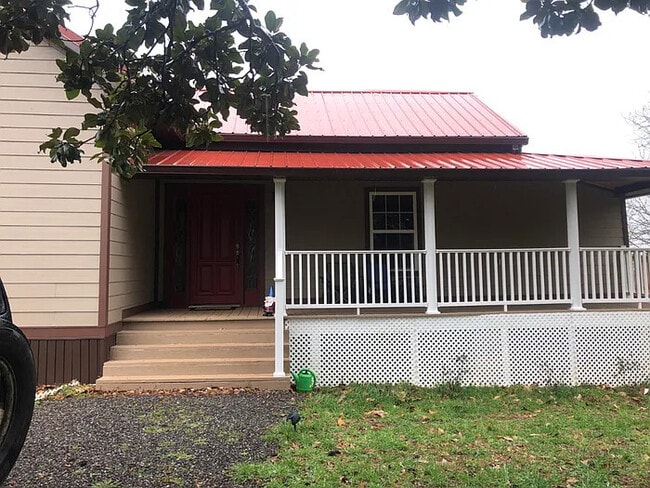 Building Photo - 4 Bedroom 3 Bathroom