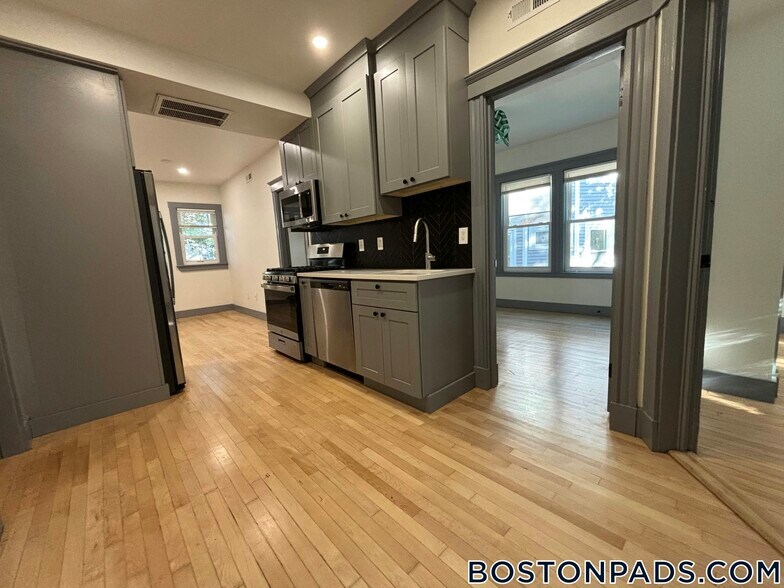 Building Photo - 41 Long Ave