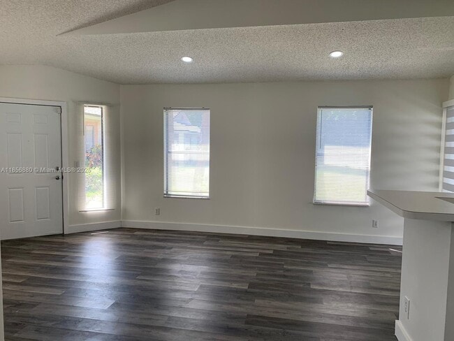 Building Photo - 2816 Stoneway Ln