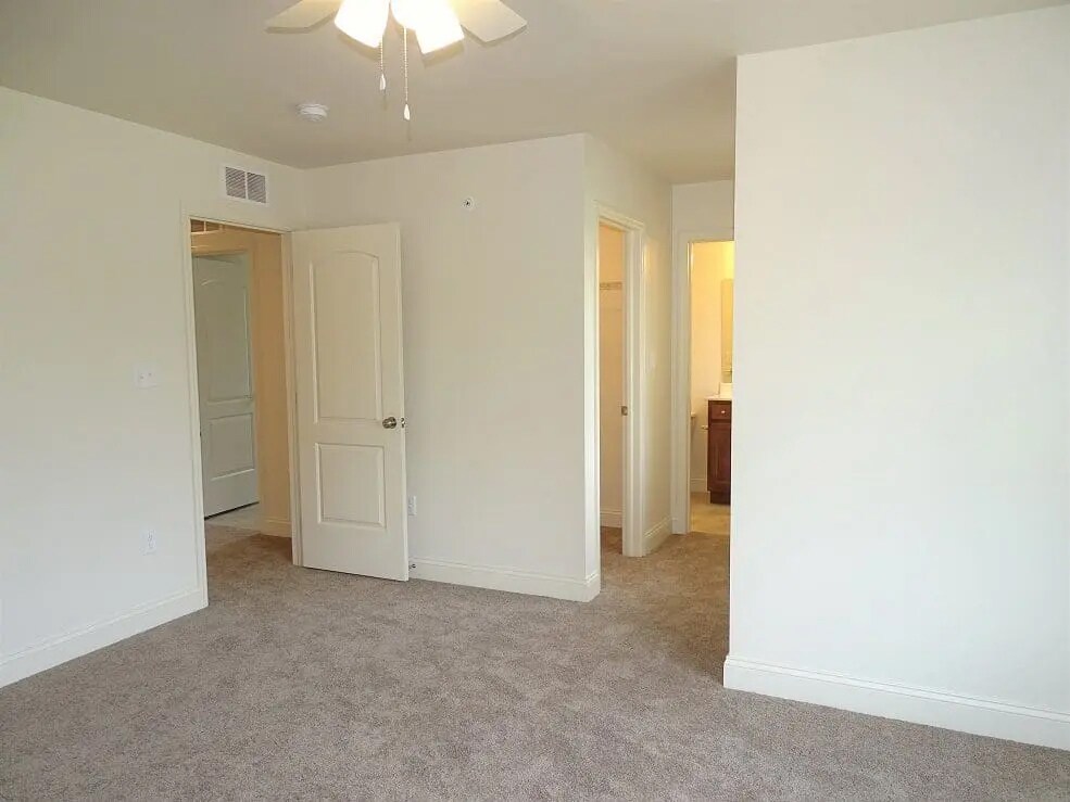 Building Photo - 256 Wildflower Dr