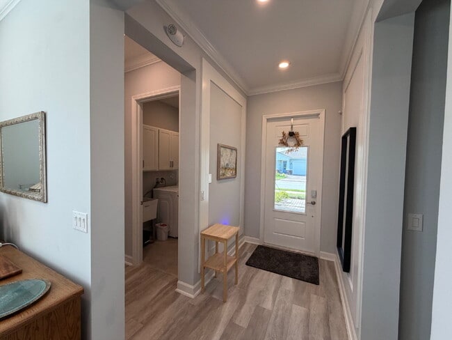 Building Photo - Gated 55+ community with lots of HOA amenities!