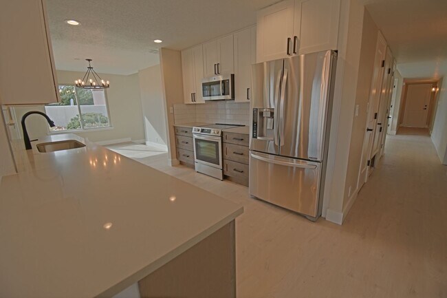 Building Photo - Newly UPDATED 3BD/2BA Available NOW!