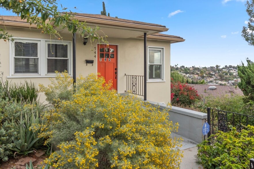 Building Photo - 744 Onarga Ave