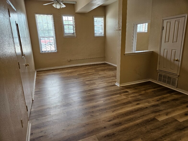 Building Photo - E. E Southcross