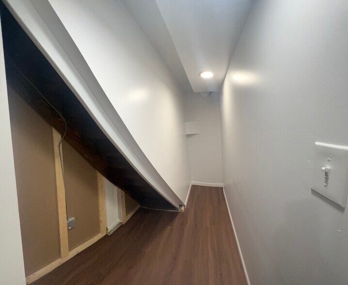 Building Photo - 2543 W Thomas St