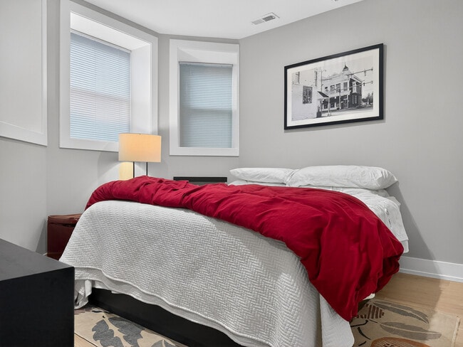 Building Photo - 2451 N Albany Ave