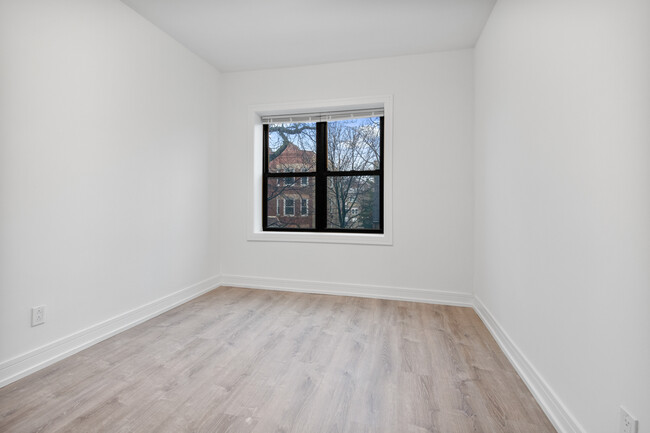 Building Photo - 1904 N Whipple St