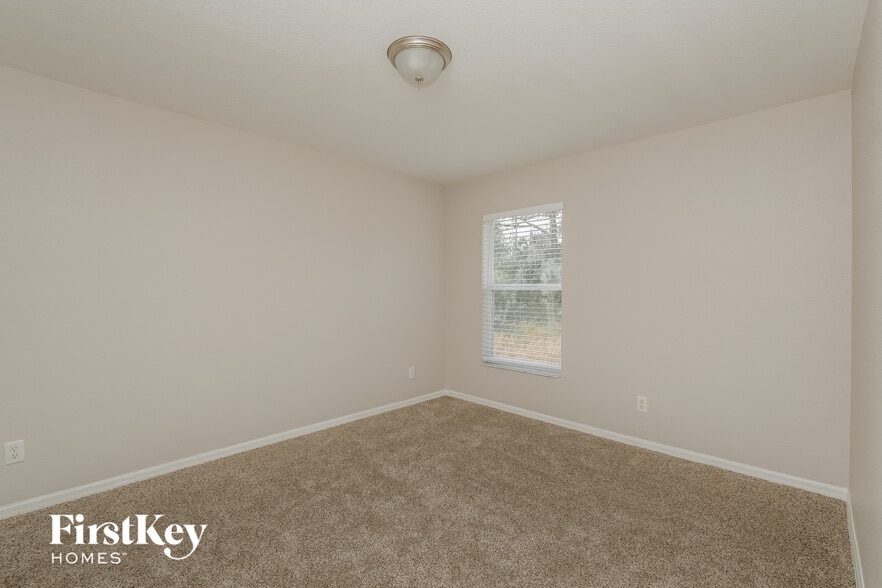 Building Photo - 2920 Tusket Ave