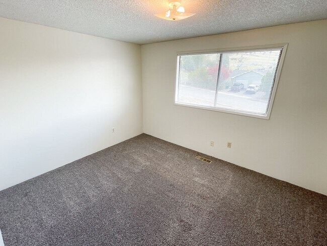Building Photo - 846 Homedale Rd