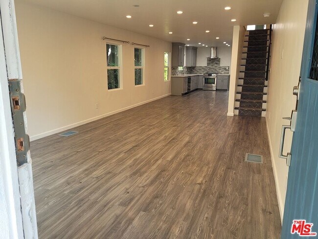 Building Photo - 8605 Rugby Dr