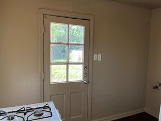 Building Photo - Affordable 2 Bedroom, 1 Bath Cottage in Bl...