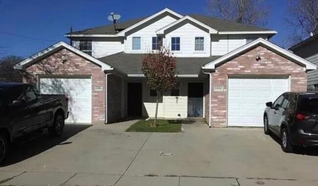 Building Photo - 1205 Village Garden Dr