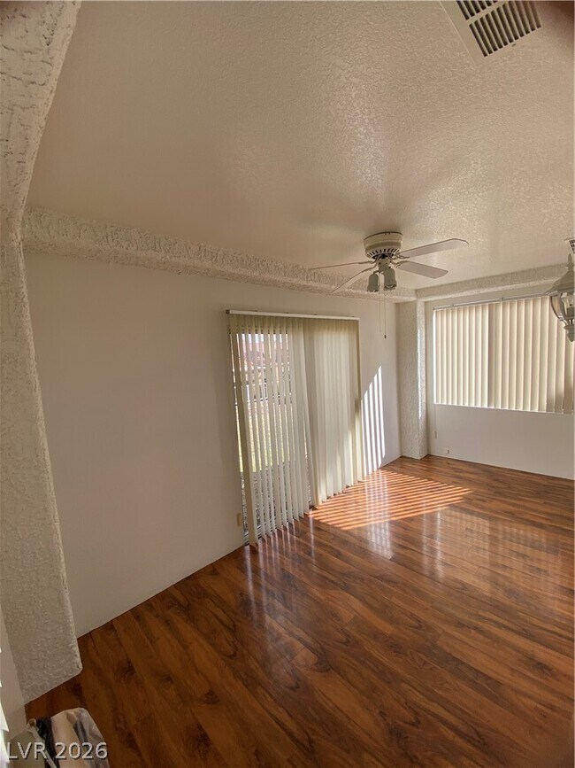 Building Photo - 9012 Starmount Dr