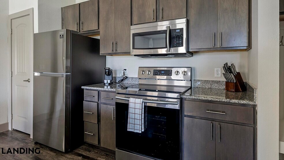 Building Photo - 12500 Shadowglen Trce