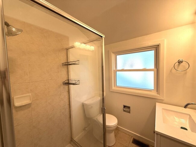 Building Photo - THREE BEDROOM /TWO BATH HOME, JUST A FEW BLOCKS FROM DOWNTOWN LARKSPUR