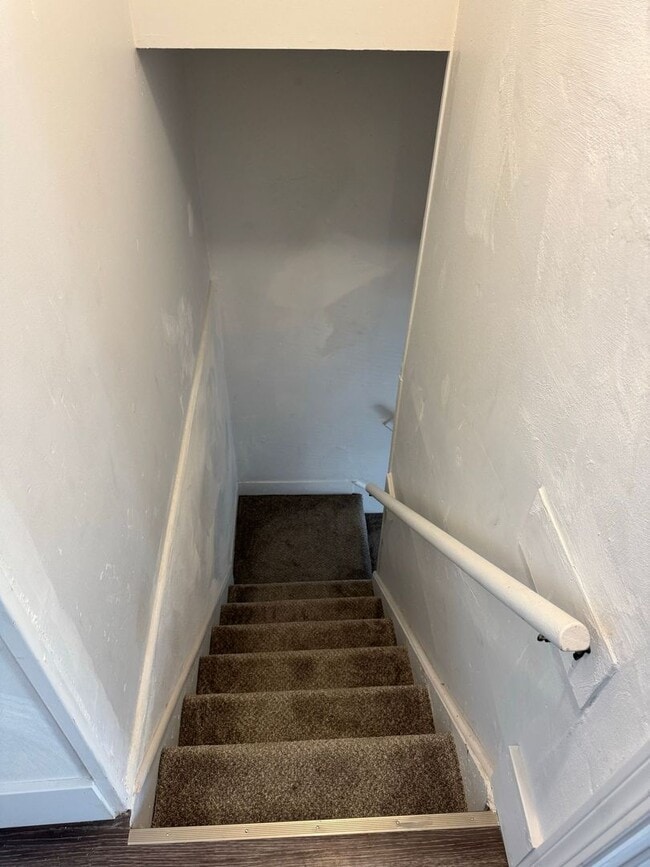 Building Photo - 2 Bedroom 1 Bathroom Duplex in Beloit, WI