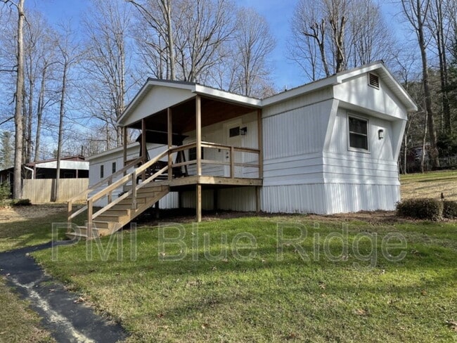 Building Photo - 2 bedroom 2 bathroom manufactured home.