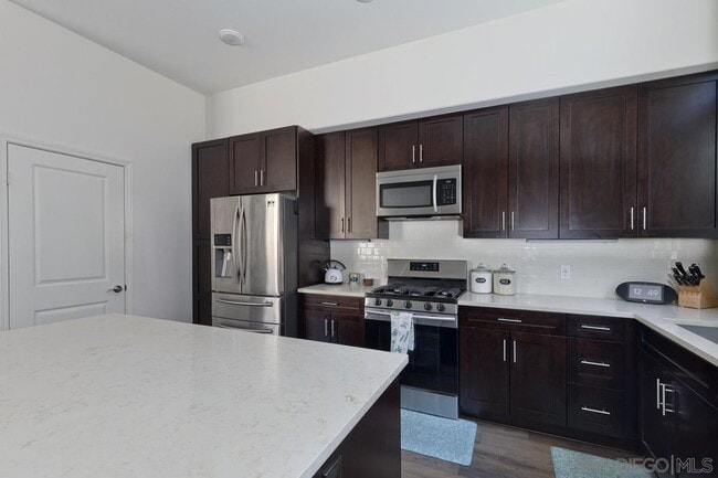 Building Photo - Chula Vista - Adorable 3 Bedroom 3 Bath To...