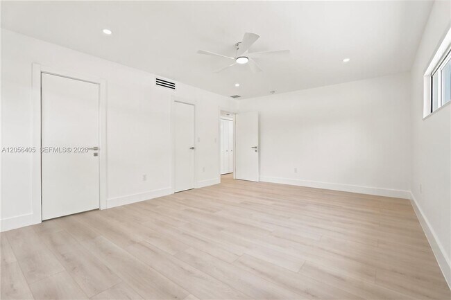 Building Photo - 260 Sunrise Dr