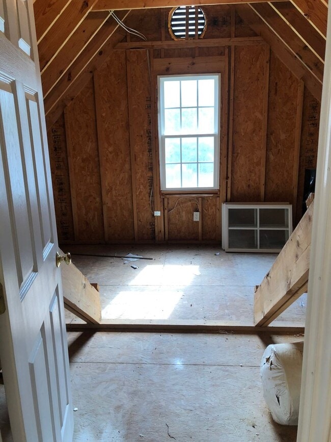 Building Photo - Stunning 4bdrm/2.5bth Home w/Loft Located in Chesterfield! Fenced in Backyard, 2 Car Garage, and ...