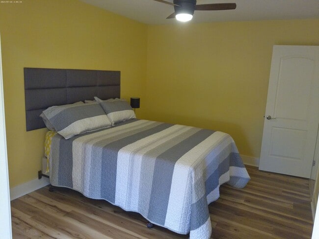 Building Photo - Charming Golf Course Condo for Rent – Residential Estates