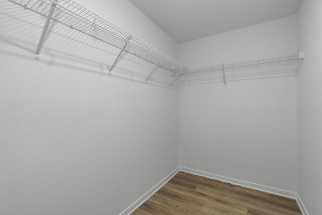 Building Photo - 4414 Banting Cres