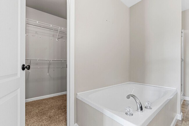 Building Photo - Spacious 3-Bed, 3-Bath Home in Wentzville