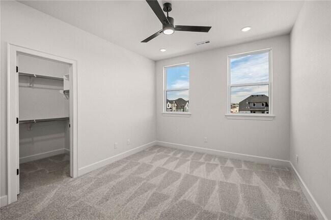 Building Photo - 431 Silverview Ave