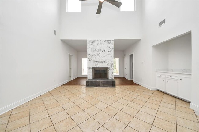 Building Photo - 11415 Ella Lee Dr