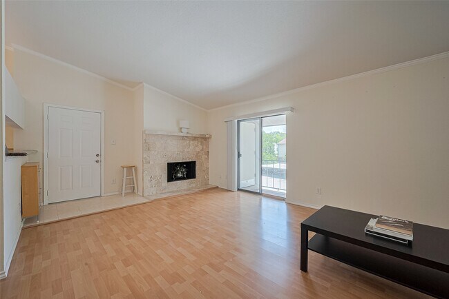 Building Photo - 2425 Augusta Dr