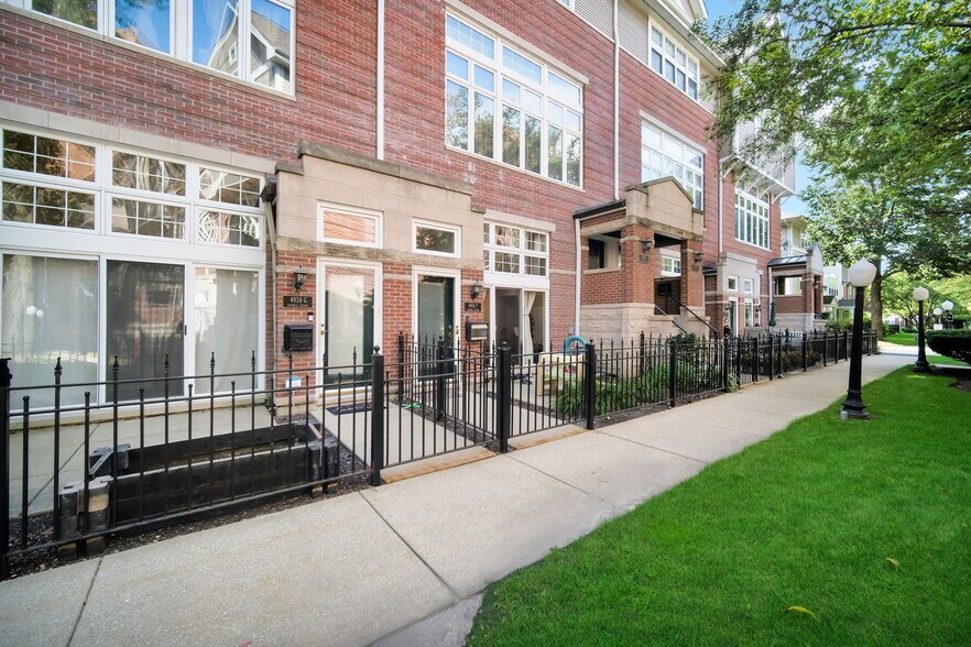 Building Photo - 4934 S Cornell Ave