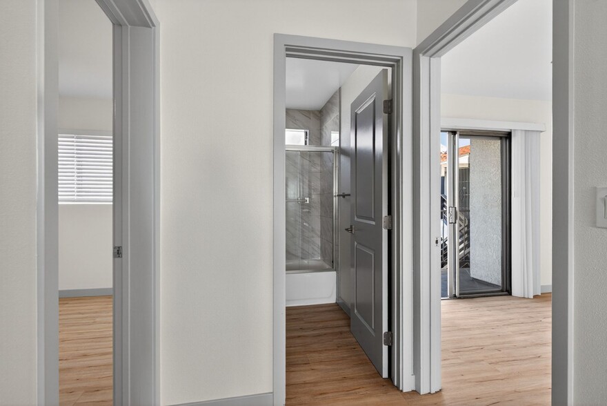 Building Photo - 921 Alamitos Ave