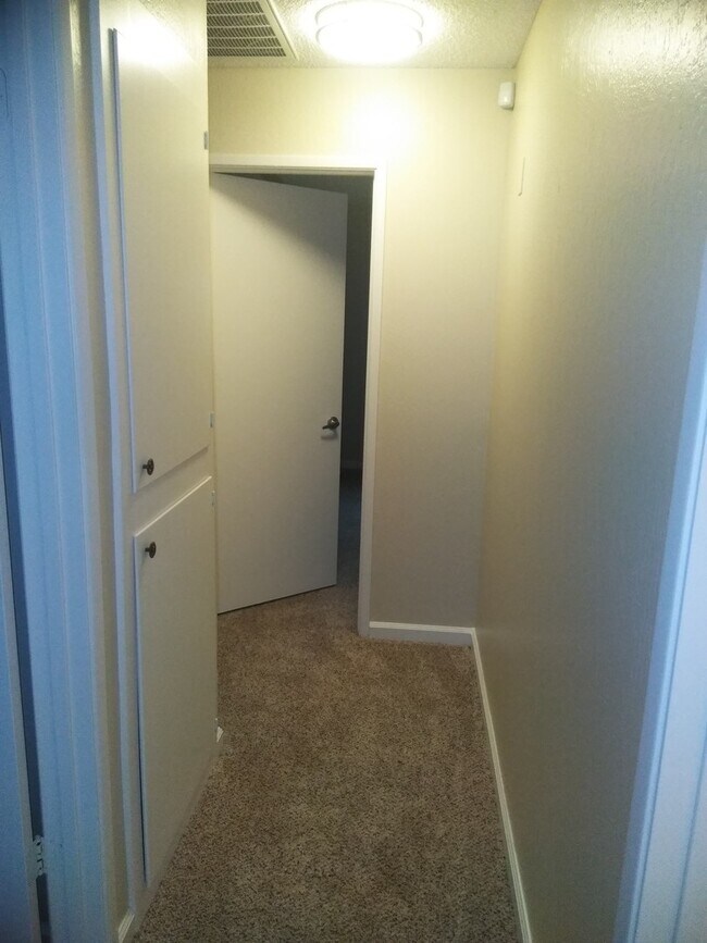 Building Photo - 2132 Austin Ct