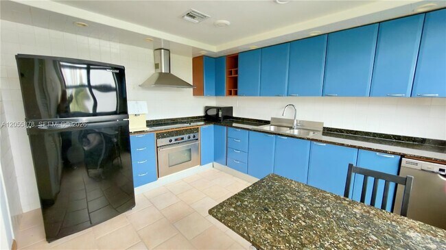 Building Photo - 456 Poinciana Island Dr