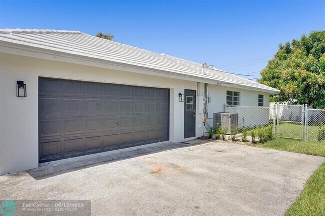 Building Photo - 4751 NE 29th Ave