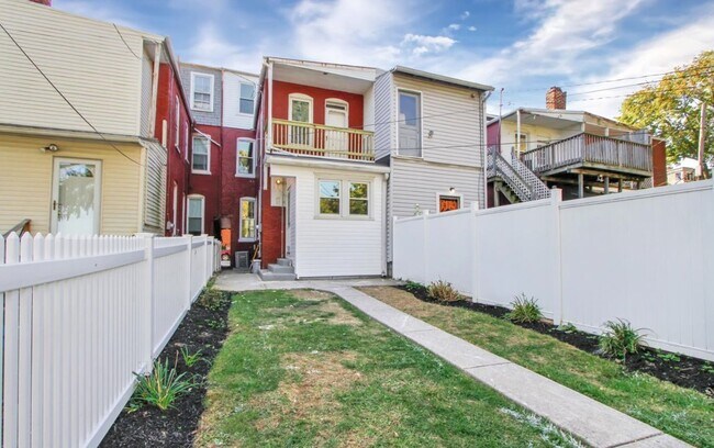 Building Photo - Bright 5 Bedroom, 1.5 Bath Home!