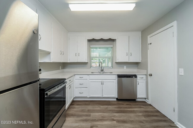 Building Photo - 5742 Norde Dr W