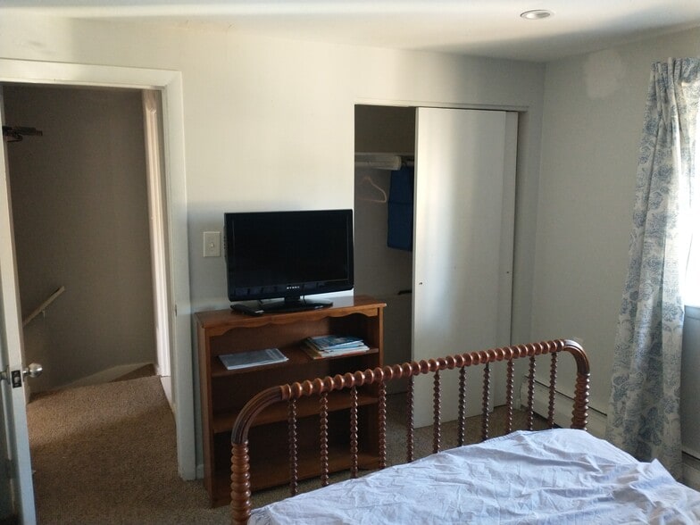 Building Photo - 67 Bishop Dr