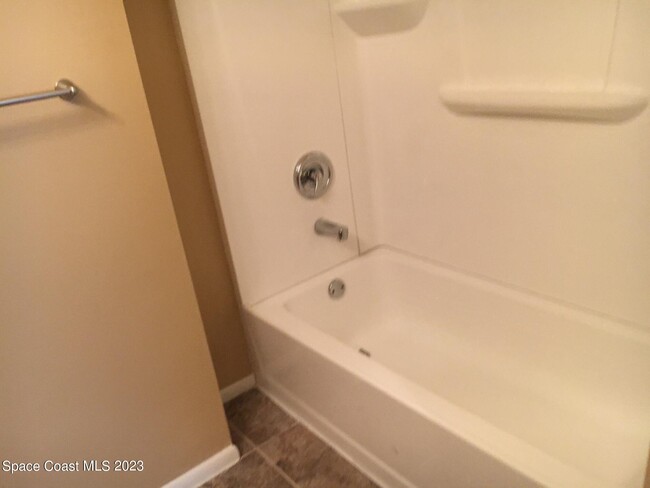 Building Photo - 912 Gatewood Ct NE