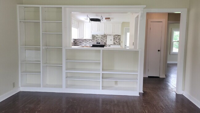 Building Photo - $500 off one month with 18 month lease.  "...